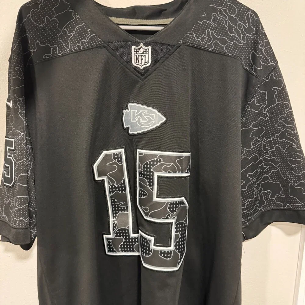 KC CHIEFS - NFL Nike Jersey - Patrick Mahomes #15 - Picture 2 of 6